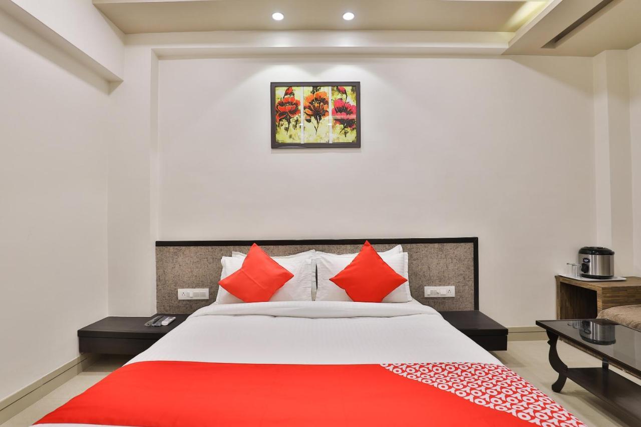 Oyo 23289 Hotel Anmol Palace Ахмедабад Екстер'єр фото