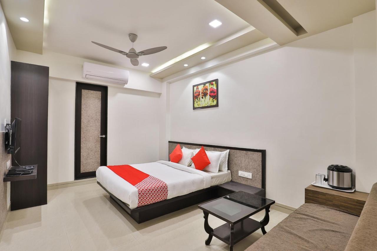 Oyo 23289 Hotel Anmol Palace Ахмедабад Екстер'єр фото